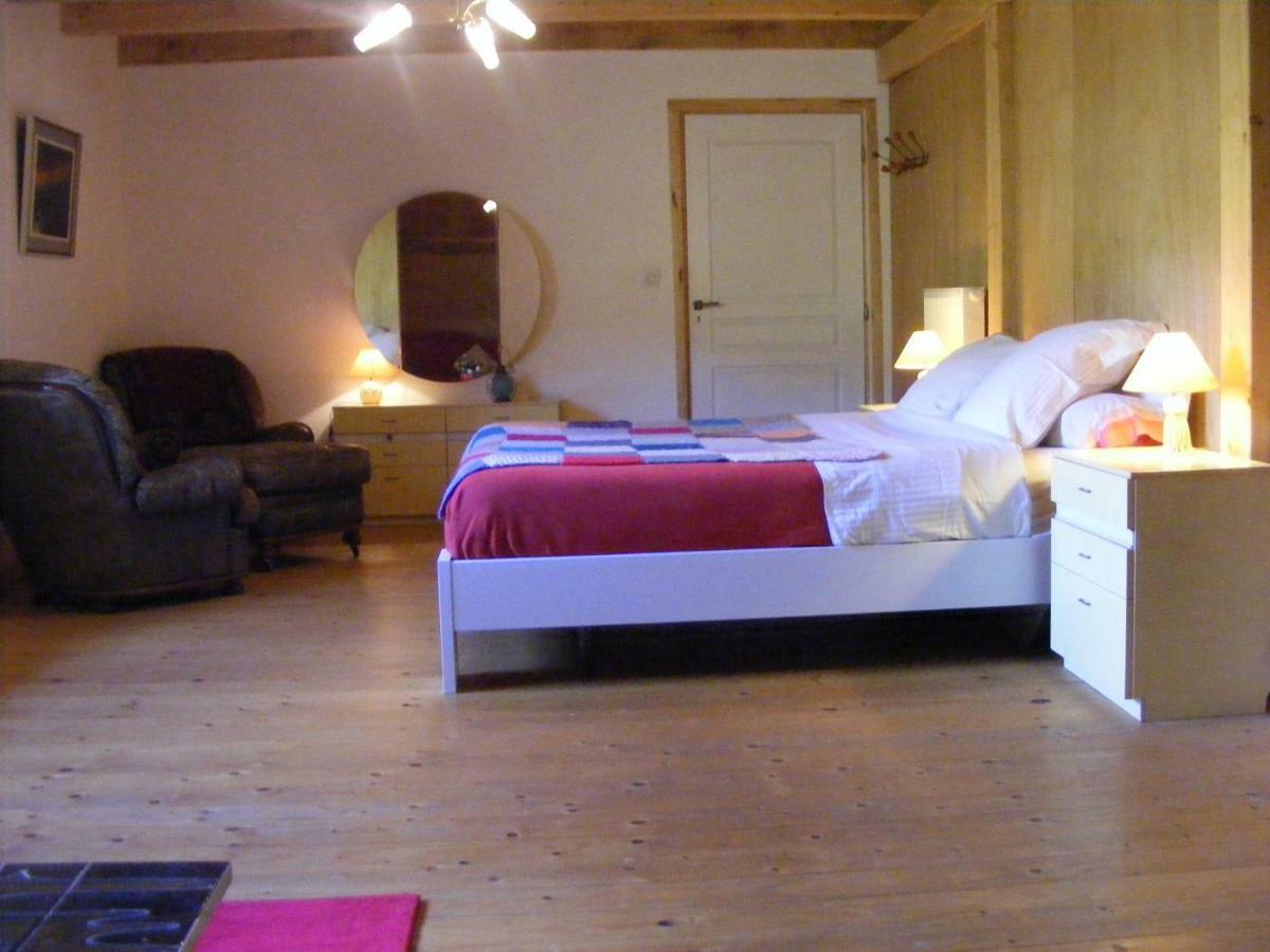 Bed and Breakfast Les Grandes Fontaines La Longine Екстер'єр фото